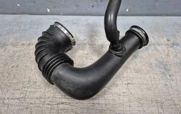 Mercedes-Benz E W211 Turbo air intake inlet pipe/hose A6460940097