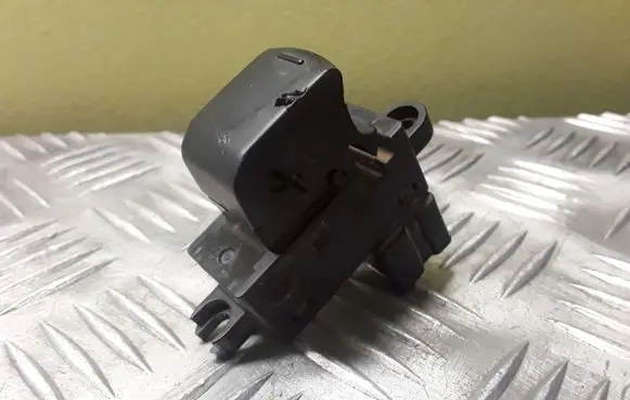 Nissan Note (E11) Electric window control switch 25411EA003