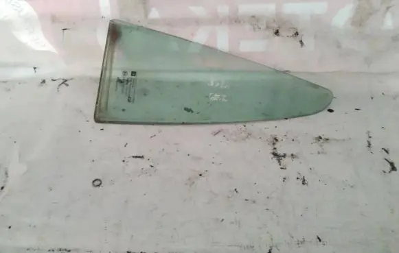 Rear vent window glass