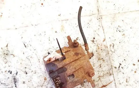 Nissan X-Trail T30 Front brake caliper