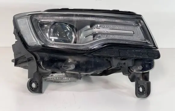 Jeep Grand Cherokee Headlight/headlamp M167605 323522 68144708AD