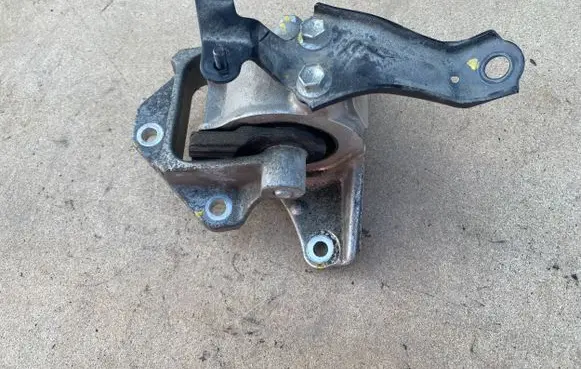 Suzuki SX4 S-Cross Gearbox mounting bracket ZP1 ZP-1 1308171