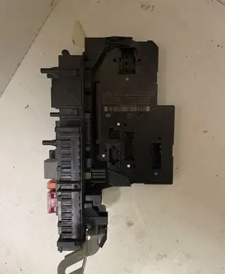 Mercedes-Benz E AMG W212 Fuse module 2129060405