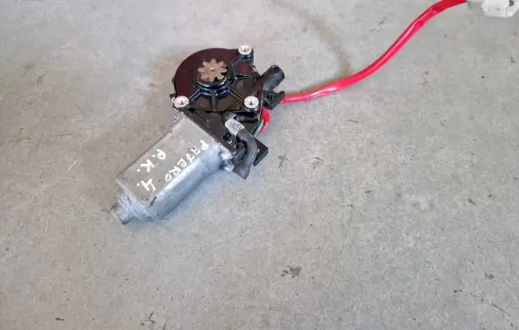 Mitsubishi Pajero Sport I Front door window regulator motor 5713A019