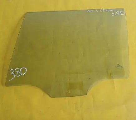Skoda Octavia Mk2 (1Z) Rear door window glass