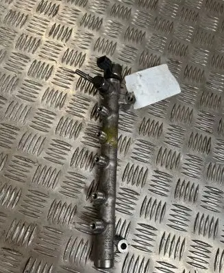 Volvo XC60 Fuel main line pipe 31303612