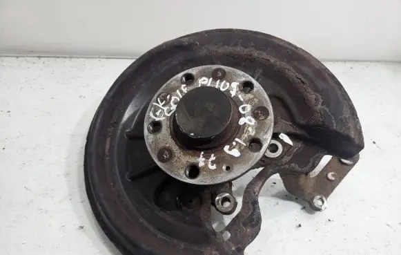 Volkswagen Golf Plus Rear wheel hub