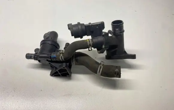 Nissan Qashqai Thermostat housing 110617671R