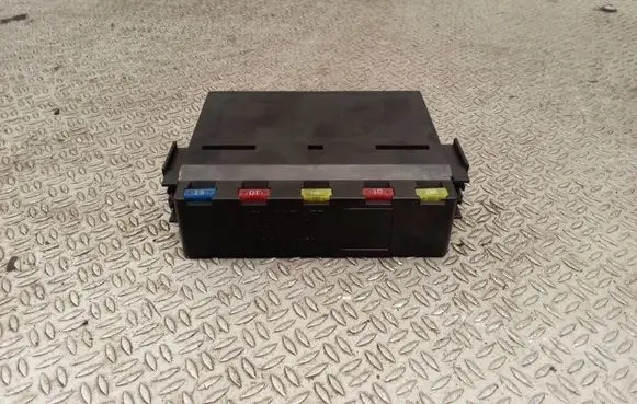 Lexus IS 220D-250-350 Fuse module 8921153020