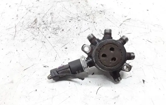 Ford Focus Fuel main line pipe R9144Z020A