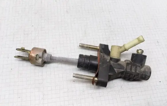 Toyota Corolla E120 E130 Clutch slave cylinder 