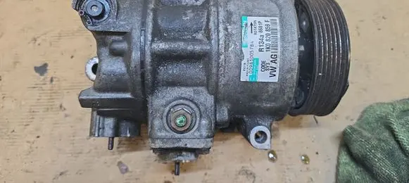 Volkswagen PASSAT B6 Air conditioning (A/C) compressor (pump) 1K0820859F R134A8681P 0098300578