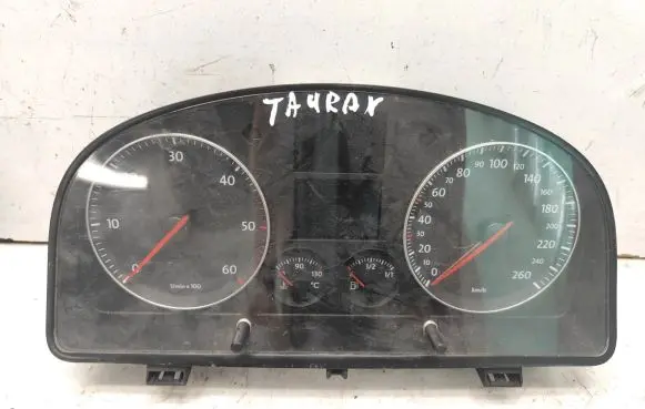 Volkswagen Touran I Speedometer (instrument cluster) 1T0920862A 110080217023
