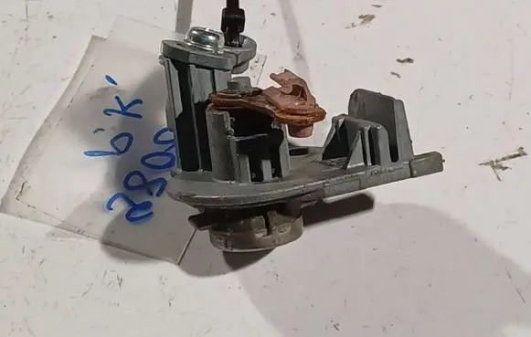 Mazda 5 Front door lock (next to the handle) 