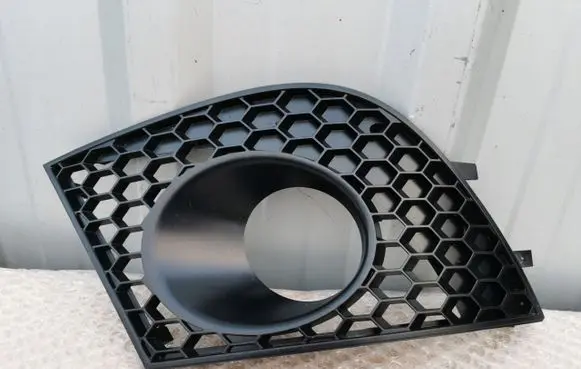 Seat Ibiza III (6L) Front bumper lower grill 6L6853665A