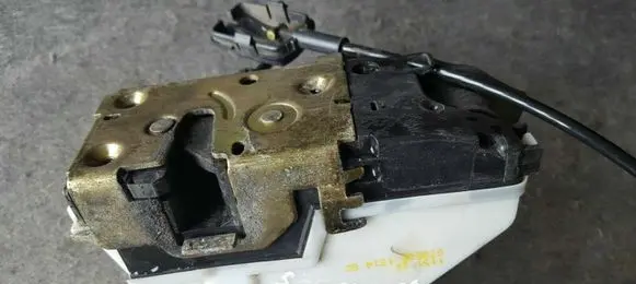 Renault Scenic II - Grand scenic II Front door lock