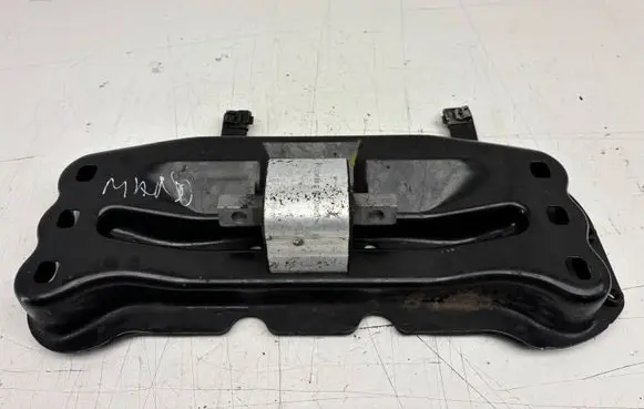 Mercedes-Benz E AMG W212 Gearbox mounting bracket A2122404102