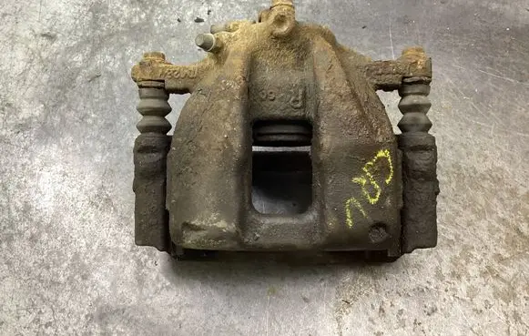 Honda CR-V Front brake caliper