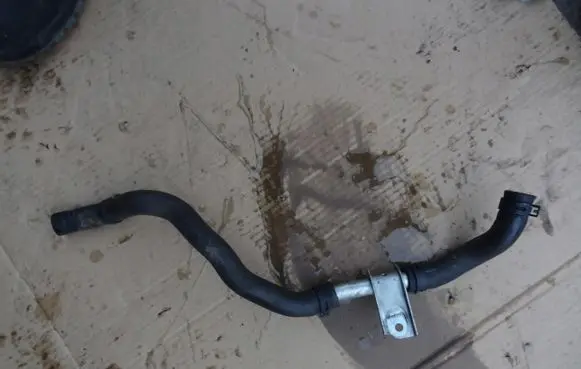 Nissan Qashqai Engine coolant pipe/hose