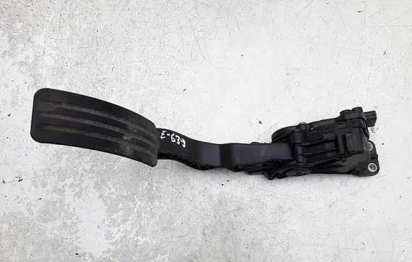 Renault Sandero II Accelerator throttle pedal 180106136r