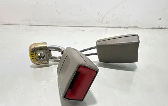 Audi A8 S8 D3 4E Rear seatbelt buckle 4E0857739