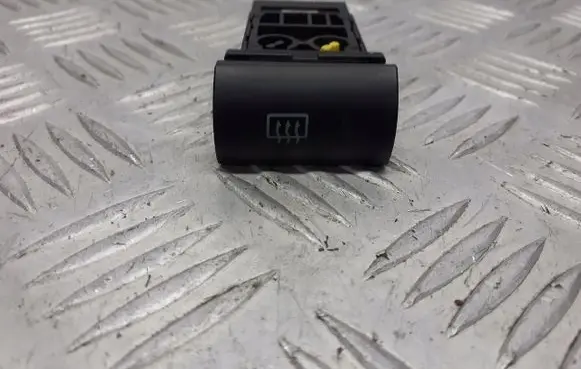 KIA Picanto Windscreen/window heater switch