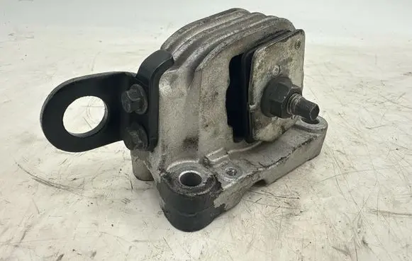 Engine mount bracket