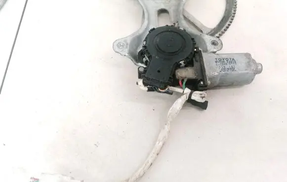 Lexus IS 200-300 Front door window regulator motor 8572053010 0620400933