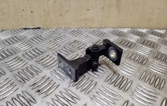Skoda Octavia Mk3 (5E) Rear door lower hinge 8K0831402E