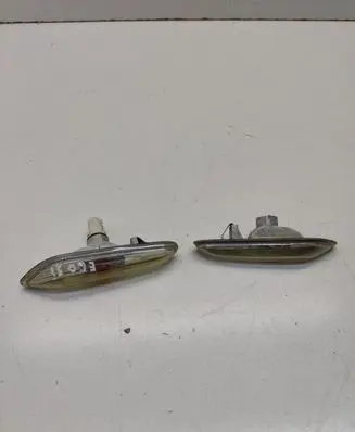 BMW 5 E60 E61 Front fender indicator light 6923920 0300417 8382104