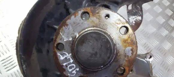 Rear wheel hub