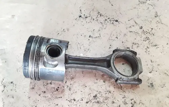 Volkswagen Touran I Piston with connecting rod NOCODE