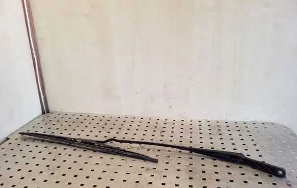 Front wiper blade arm