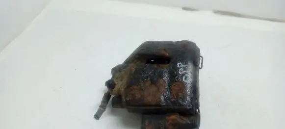 Volkswagen Touran I Front brake caliper
