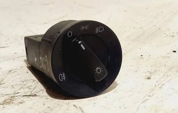 Volkswagen Golf IV Light switch 1C0941531