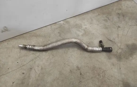 Ford Explorer VI Engine coolant pipe/hose