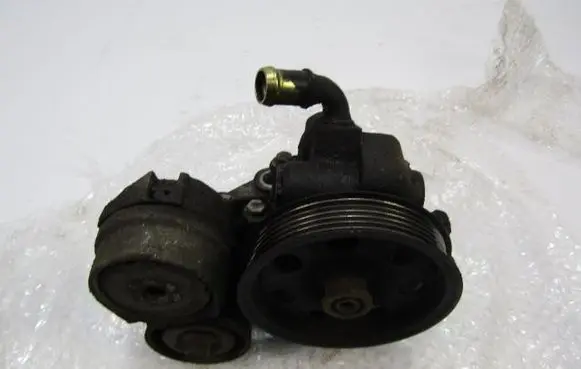 Ford Focus C-MAX Power steering pump 
