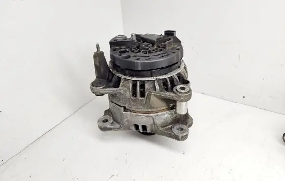 Volkswagen Golf VI Generator/alternator 03C903023A 0124525093