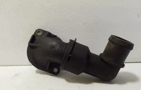Volkswagen Golf III Engine coolant pipe/hose 037121121A 037121619