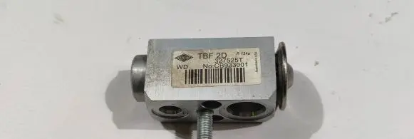 Dodge Durango Air conditioning (A/C) expansion valve 327525T CB933001
