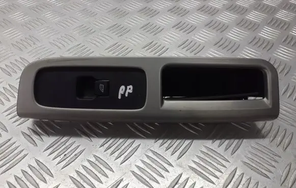 Volvo S40 Electric window control switch 8679669