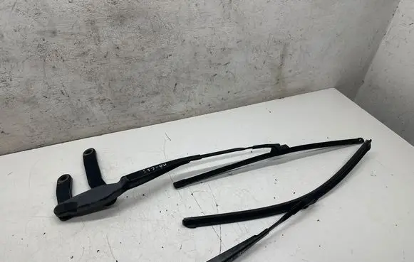 Mercedes-Benz CLS C218 AMG Windshield/front glass wiper blade A2188200444