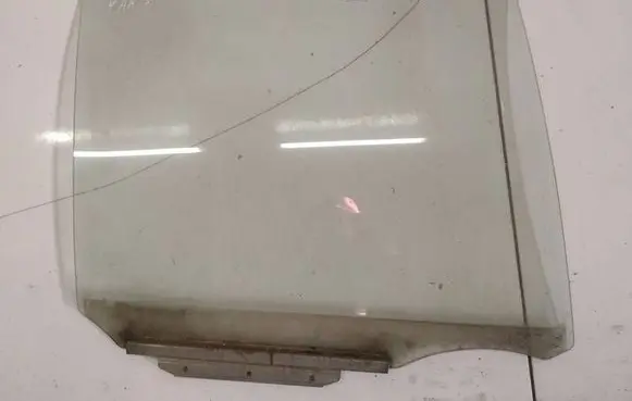 Toyota Yaris Rear door window glass AS2
