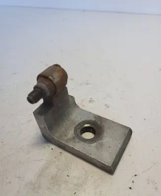 BMW 5 E60 E61 Front door lower hinge 7068077