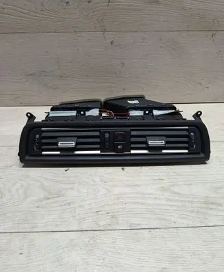 BMW 5 F10 F11 Dash center air vent grill 16828110