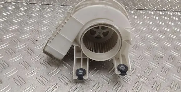 Toyota RAV 4 (XA40) Hybrid/electric vehicle battery fan G923048080