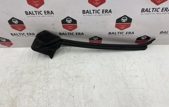 Rear door rubber seal (on body)