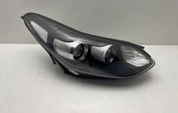 KIA Sportage Headlight/headlamp 92102F1110AS