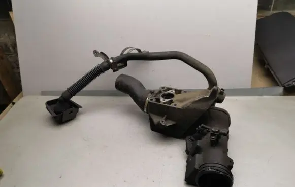 Engine mounting bracket