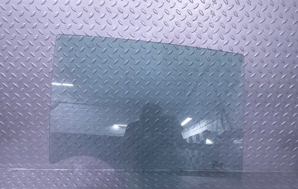 Dacia Sandero III Rear door window glass 823008190R